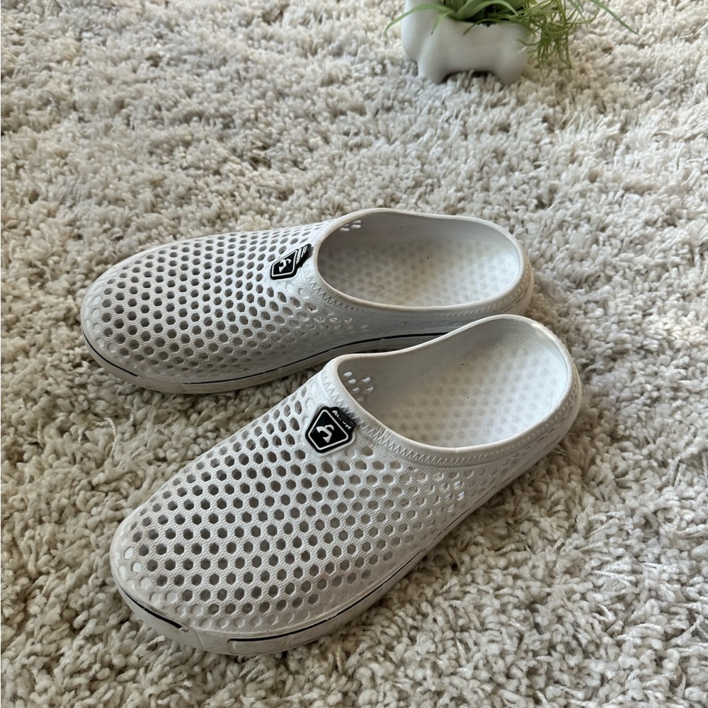Amoji men’s white water shoe slip on breathable crock like slides